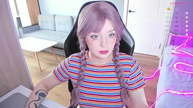 Snapshot of Amy_honey_angel chatting on October 3, 2025, 10:17 am Amy honey angel online show from October 3, 2025, 10:17 am