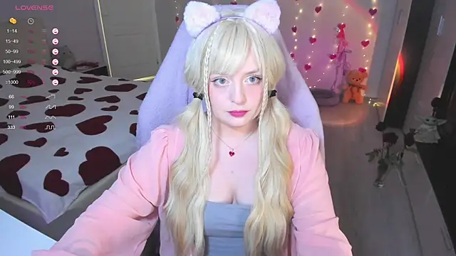 Snapshot of Amy_honey_angel chatting on February 4, 2025, 12:11 pm Amy honey angel online show from February 4, 2025, 12:11 pm