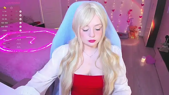 Snapshot of Amy_honey_angel chatting on March 6, 2025, 9:03 am Amy honey angel online show from March 6, 2025, 9:03 am