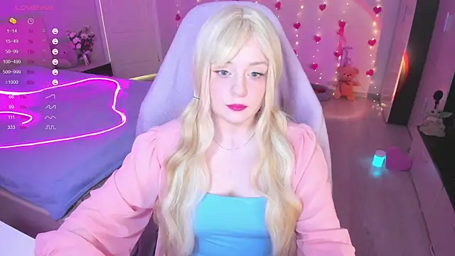 Snapshot of Amy_honey_angel chatting on March 18, 2025, 9:34 am Amy honey angel online show from March 18, 2025, 9:34 am