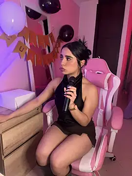 Emily-14 online show from May 11, 2026, 1:18 am