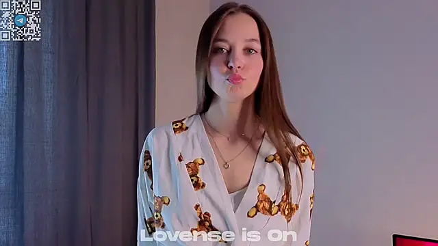 Snapshot of FalineDowlen chatting on November 13, 2025, 2:15 am FalineDowlen online show from November 13, 2025, 2:15 am