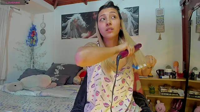 Snapshot of cuteweed420 chatting on April 23, 2026, 9:05 pm cuteweed420 online show from April 23, 2026, 9:05 pm