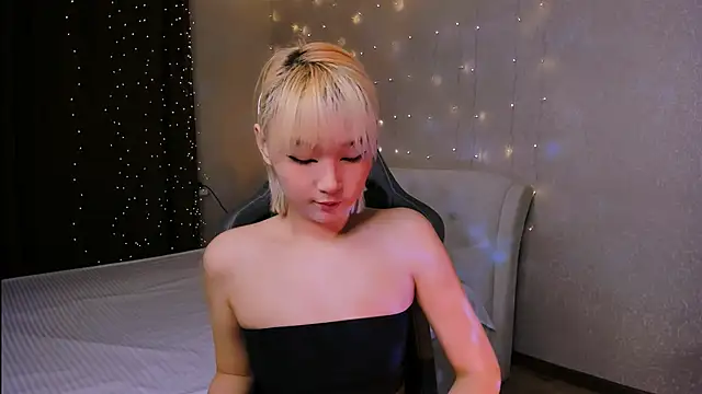 Milla Aheo online show from December 20, 2025, 2:09 pm