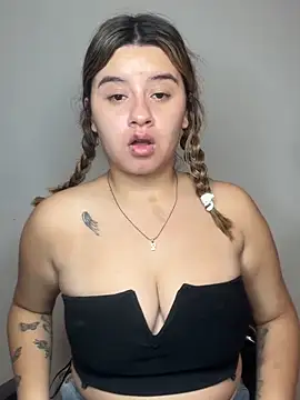 Snapshot of SaraBraun_ chatting on May 8, 2026, 5:39 pm SaraBraun online show from May 8, 2026, 5:39 pm