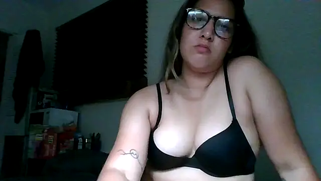 naughtynadia0502 online show from April 1, 2026, 3:41 am