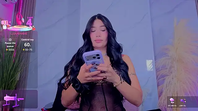 Chlooee   online show from April 7, 2026, 2:13 am