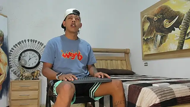 mr stiven  online show from April 19, 2026, 4:13 am