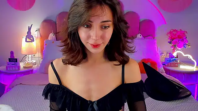 Snapshot of ElsaYoung chatting on October 31, 2025, 8:38 pm ElsaYoung online show from October 31, 2025, 8:38 pm