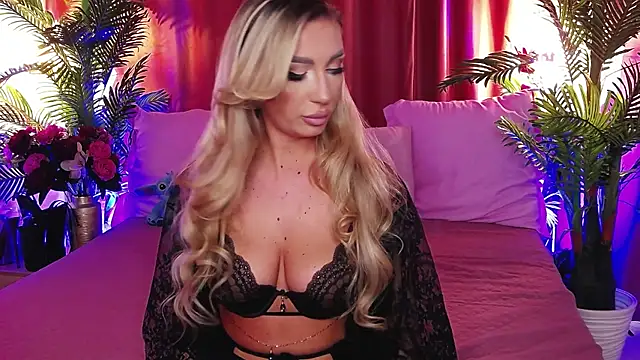 FelyJolie online show from April 21, 2026, 3:29 pm