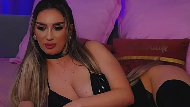 Snapshot of FelyJolie chatting on March 5, 2025, 2:45 pm FelyJolie online show from March 5, 2025, 2:45 pm