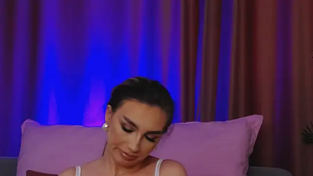 Snapshot of FelyJolie chatting on March 5, 2025, 8:32 am FelyJolie online show from March 5, 2025, 8:32 am