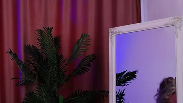 Snapshot of FelyJolie chatting on March 20, 2025, 8:53 am FelyJolie online show from March 20, 2025, 8:53 am