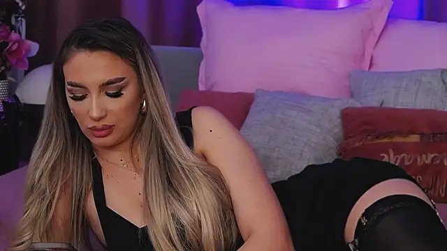 Snapshot of FelyJolie chatting on March 10, 2025, 2:26 pm FelyJolie online show from March 10, 2025, 2:26 pm