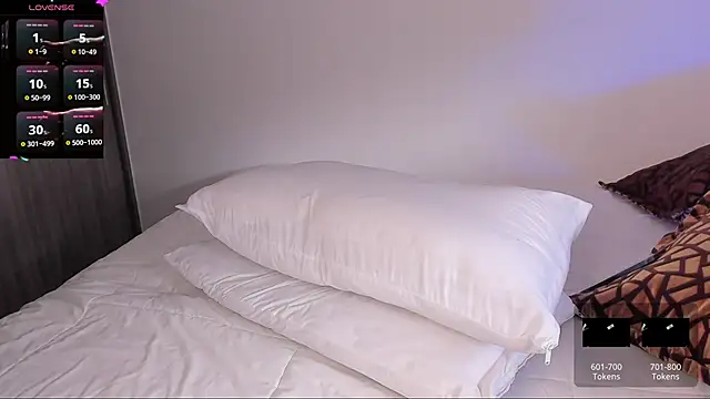 DannaHott17 online show from November 4, 2025, 1:26 pm