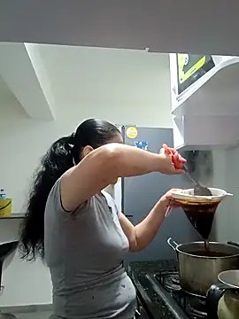 sasi luna online show from December 19, 2025, 2:08 pm