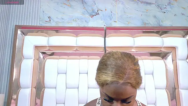 Snapshot of kinkyandsavage chatting on November 25, 2025, 7:36 pm kinkyandsavage online show from November 25, 2025, 7:36 pm