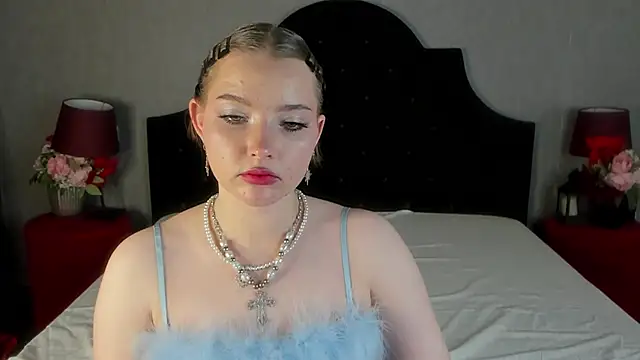 Snapshot of Lilly__Bennet chatting on January 6, 2025, 9:43 pm Lilly Bennet online show from January 6, 2025, 9:43 pm