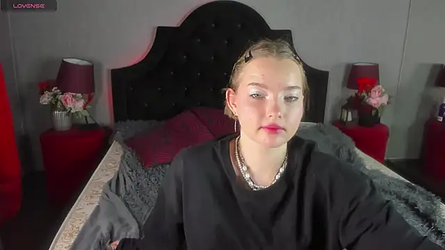 Snapshot of Lilly__Bennet chatting on January 8, 2025, 6:31 am Lilly Bennet online show from January 8, 2025, 6:31 am