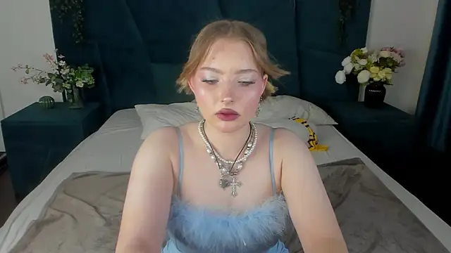 Snapshot of Lilly__Bennet chatting on January 10, 2025, 12:59 am Lilly Bennet online show from January 10, 2025, 12:59 am