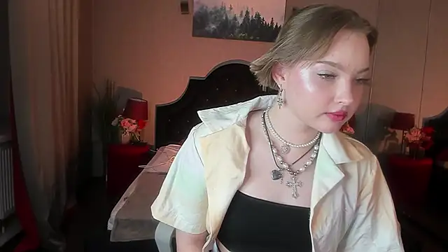 Snapshot of Lilly__Bennet chatting on January 3, 2025, 3:27 am Lilly Bennet online show from January 3, 2025, 3:27 am