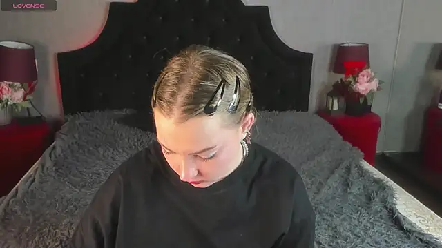 Snapshot of Lilly__Bennet chatting on January 8, 2025, 3:29 am Lilly Bennet online show from January 8, 2025, 3:29 am