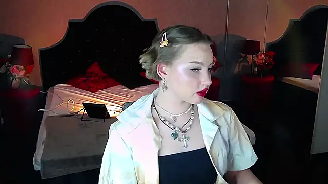 Snapshot of Lilly__Bennet chatting on January 3, 2025, 12:22 am Lilly Bennet online show from January 3, 2025, 12:22 am