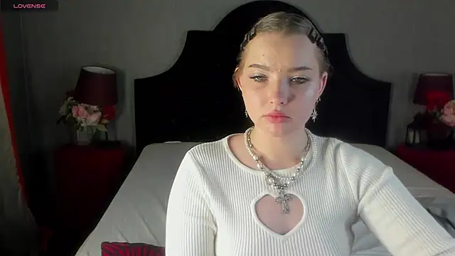 Snapshot of Lilly__Bennet chatting on January 7, 2025, 4:08 am Lilly Bennet online show from January 7, 2025, 4:08 am