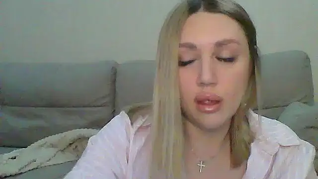 Snapshot of VickyLove047 chatting on September 15, 2025, 5:52 am VickyLove047 online show from September 15, 2025, 5:52 am