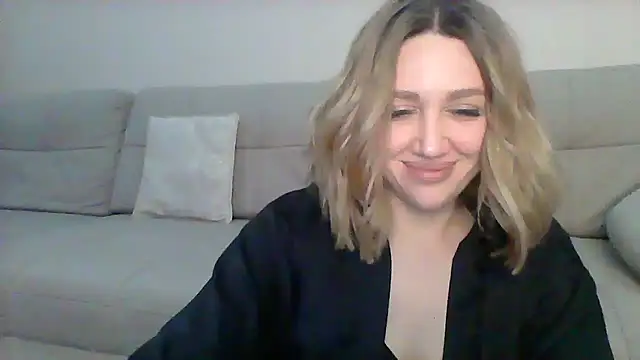 Snapshot of VickyLove047 chatting on February 15, 2025, 9:28 pm VickyLove047 online show from February 15, 2025, 9:28 pm