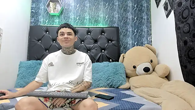 Snapshot of exotic_hot_couple chatting on December 3, 2025, 9:58 pm exotic hot couple online show from December 3, 2025, 9:58 pm