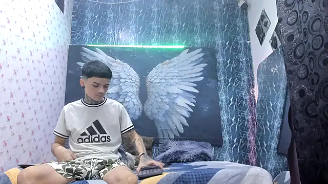 exotic hot couple online show from March 25, 2026, 10:19 pm