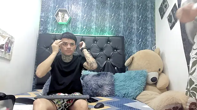 Snapshot of exotic_hot_couple chatting on November 26, 2025, 11:38 pm exotic hot couple online show from November 26, 2025, 11:38 pm