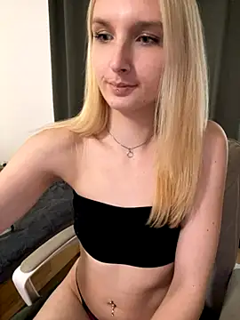 Snapshot of AnnyBelleX chatting on November 4, 2025, 2:10 pm AnnyBelleX online show from November 4, 2025, 2:10 pm