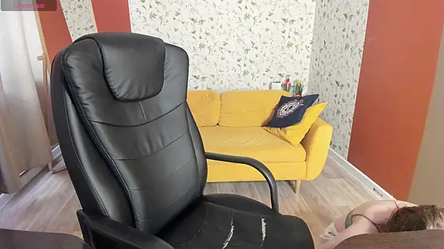 DarkErica online show from April 17, 2026, 1:36 pm