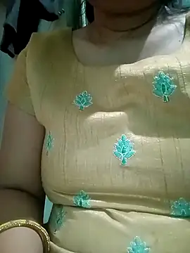 Snapshot of sunita-doll chatting on April 7, 2026, 6:43 pm sunita-doll online show from April 7, 2026, 6:43 pm