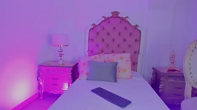 Snapshot of rebeca_watsson chatting on November 21, 2025, 11:42 am rebeca watsson online show from November 21, 2025, 11:42 am