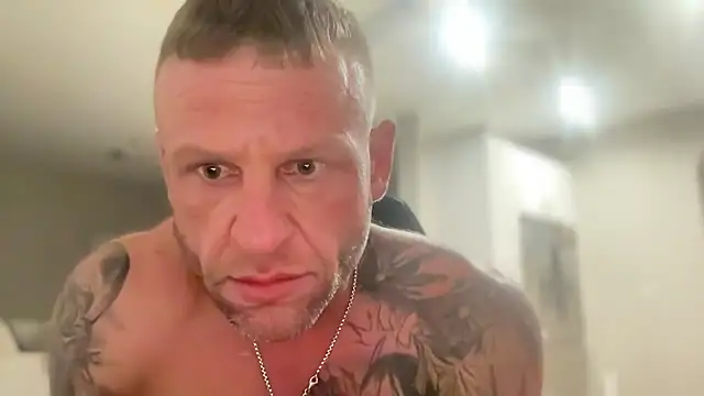 heavyhitta83 online show from December 15, 2024, 4:18 am