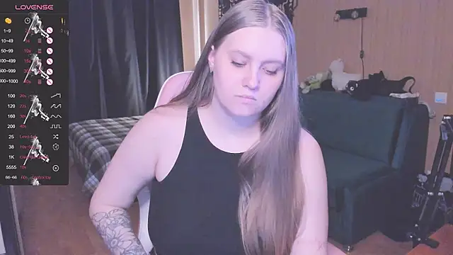 Snapshot of Alice_Dreamgirl_ chatting on October 17, 2025, 11:56 am Alice Dreamgirl  online show from October 17, 2025, 11:56 am