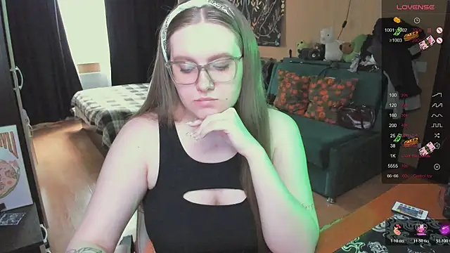 Alice Dreamgirl  online show from April 23, 2026, 12:29 pm