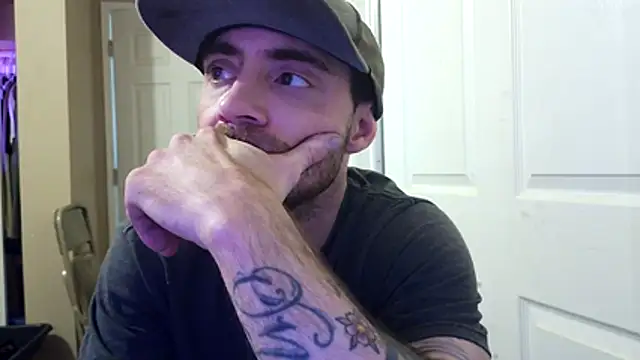 Huntzg23 online show from April 3, 2026, 11:11 pm