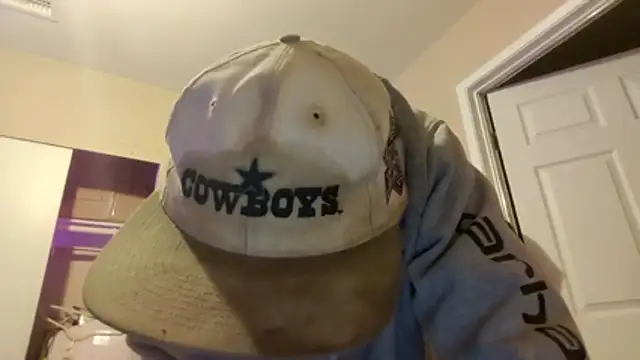 Huntzg23 online show from December 18, 2025, 12:42 pm