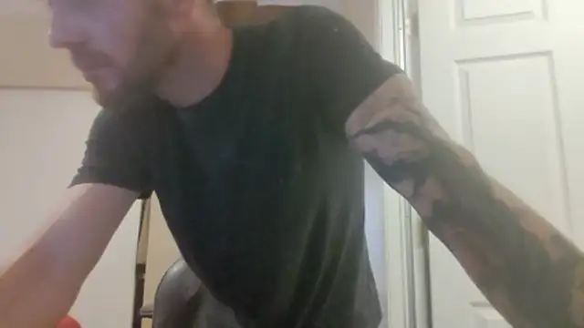 Snapshot of Huntzg23 chatting on June 6, 2026, 2:39 am Huntzg23 online show from June 6, 2026, 2:39 am