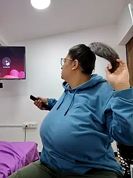 Miss balloonsmila online show from October 23, 2025, 3:05 am