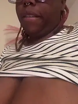 kiaxkiaa online show from February 3, 2025, 4:52 pm