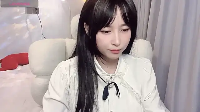 yorissss online show from February 12, 2025, 7:44 am