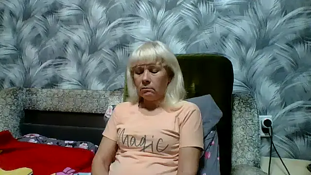 sakura blonde online show from October 30, 2025, 6:05 pm