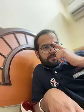 Snapshot of Arsh_Loves_Luv chatting on January 3, 2025, 6:14 pm Arsh Loves Luv online show from January 3, 2025, 6:14 pm