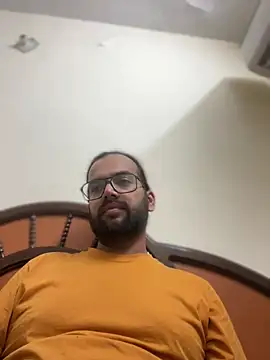 Snapshot of Arsh_Loves_Luv chatting on January 2, 2025, 5:18 pm Arsh Loves Luv online show from January 2, 2025, 5:18 pm