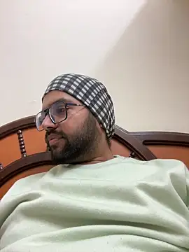 Snapshot of Arsh_Loves_Luv chatting on December 29, 2024, 2:31 pm Arsh Loves Luv online show from December 29, 2024, 2:31 pm